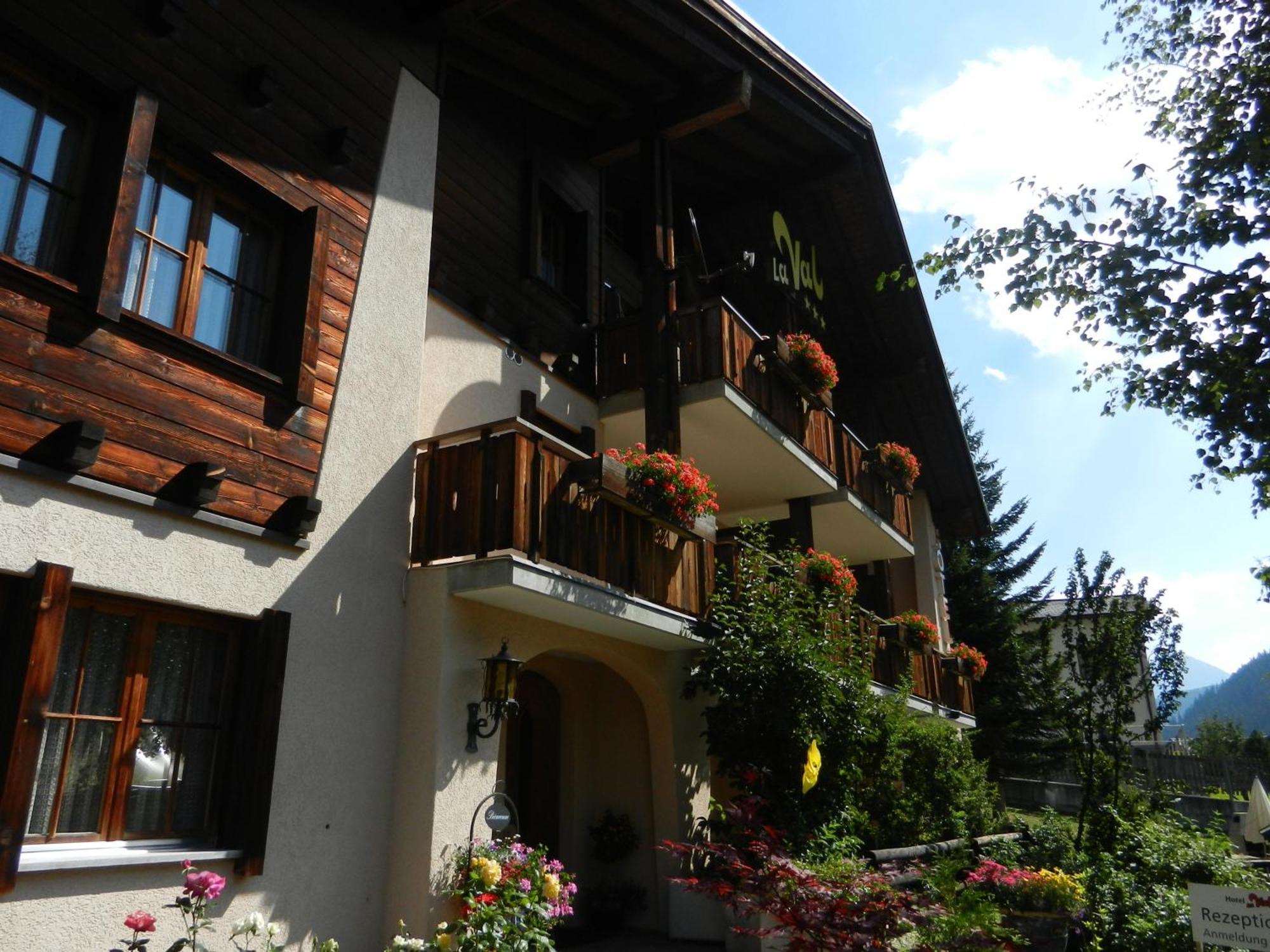 Hotel B&B Casa La Val Sedrun Exterior photo